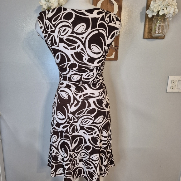 Iz Byer Sleeveless V-Neck Midi A-Line Dress - Picture 6 of 11